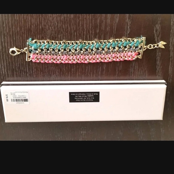 ❣Victoria's  Secret Limited Edition Bracelet - Picture 2 of 4